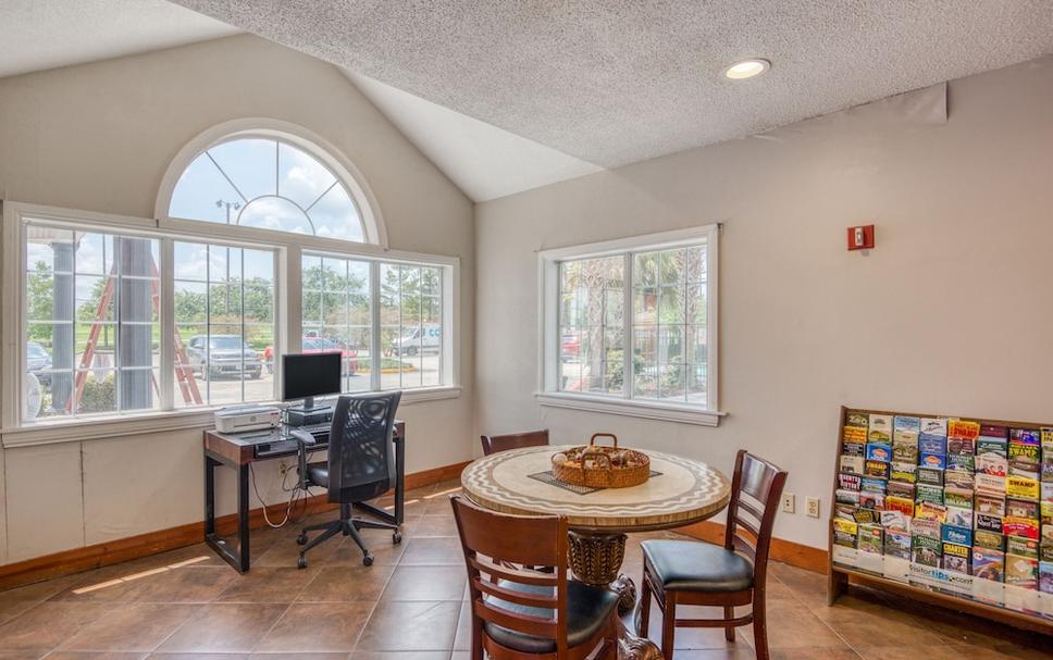 Dining room Photo