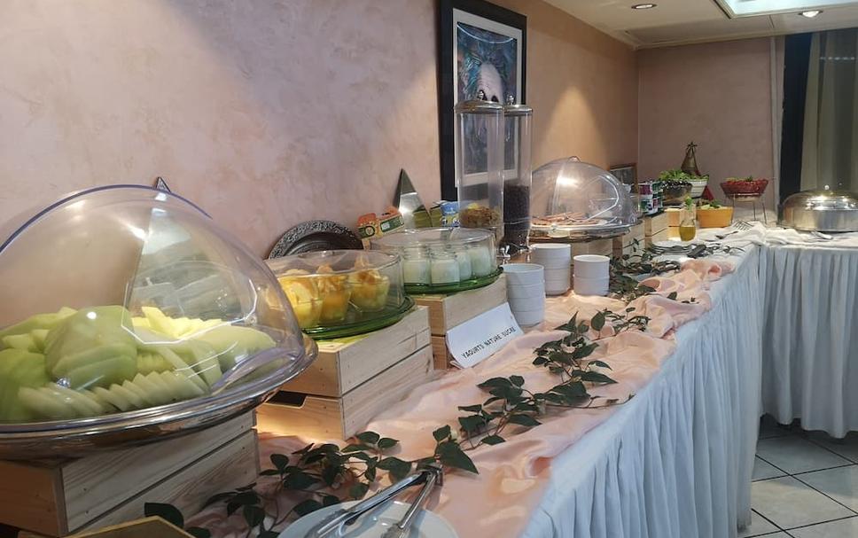 Buffet Photo