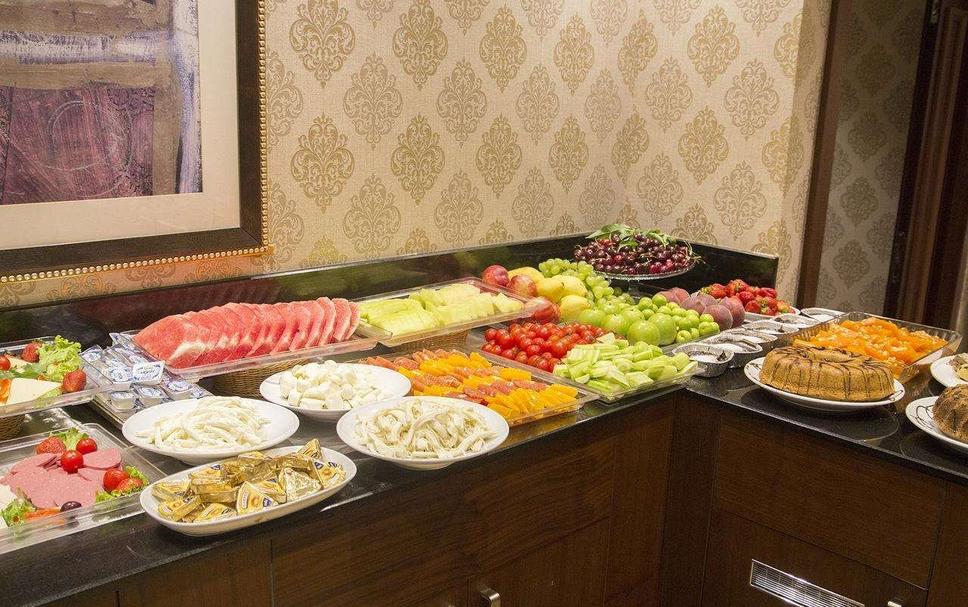 Buffet Photo